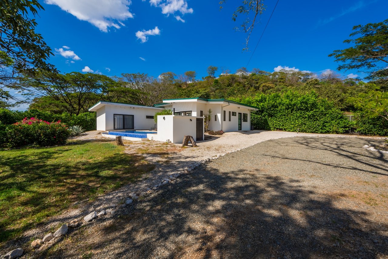 V-Stella Ju | House with Pool and Mixed-Use Land for Sale Near Finca Panamá, Costa Rica