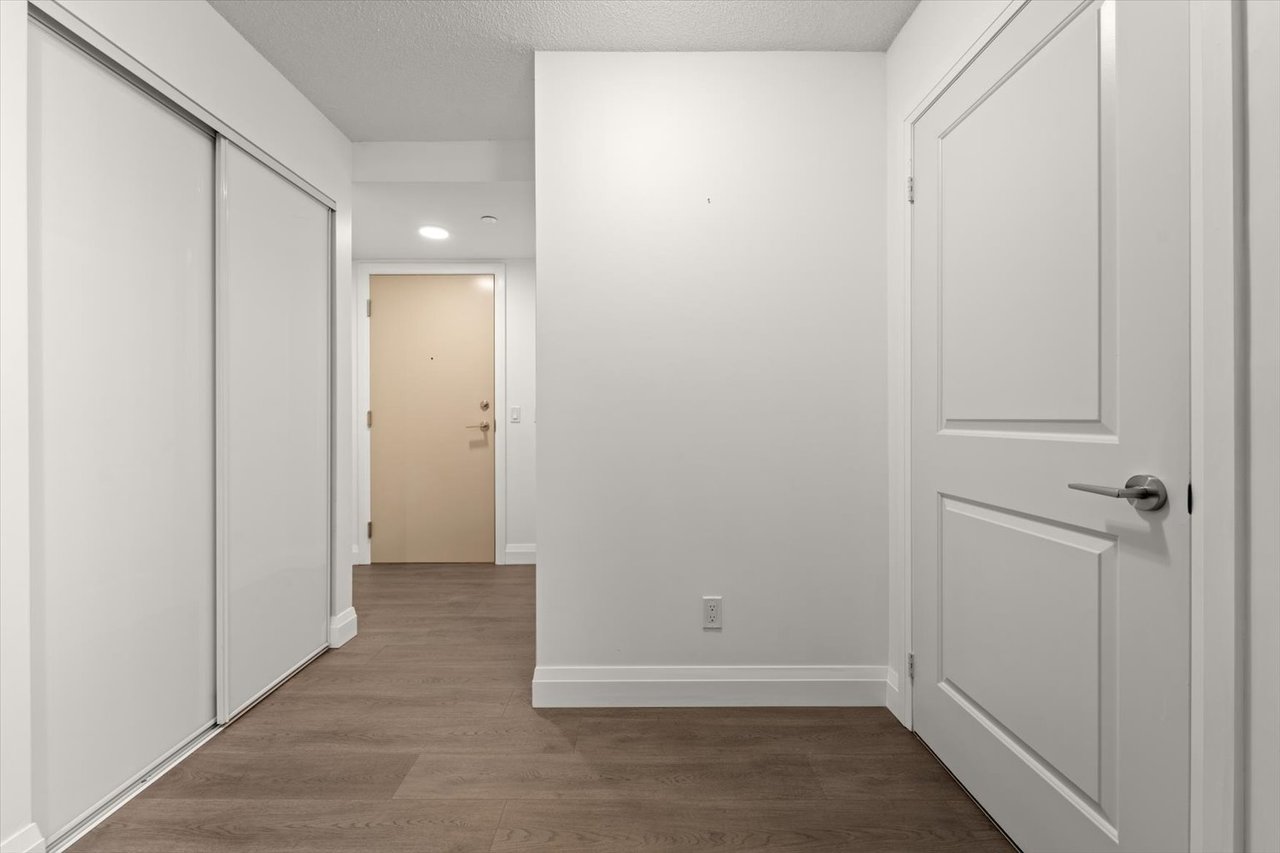 30 Meadowglen Pl 1106