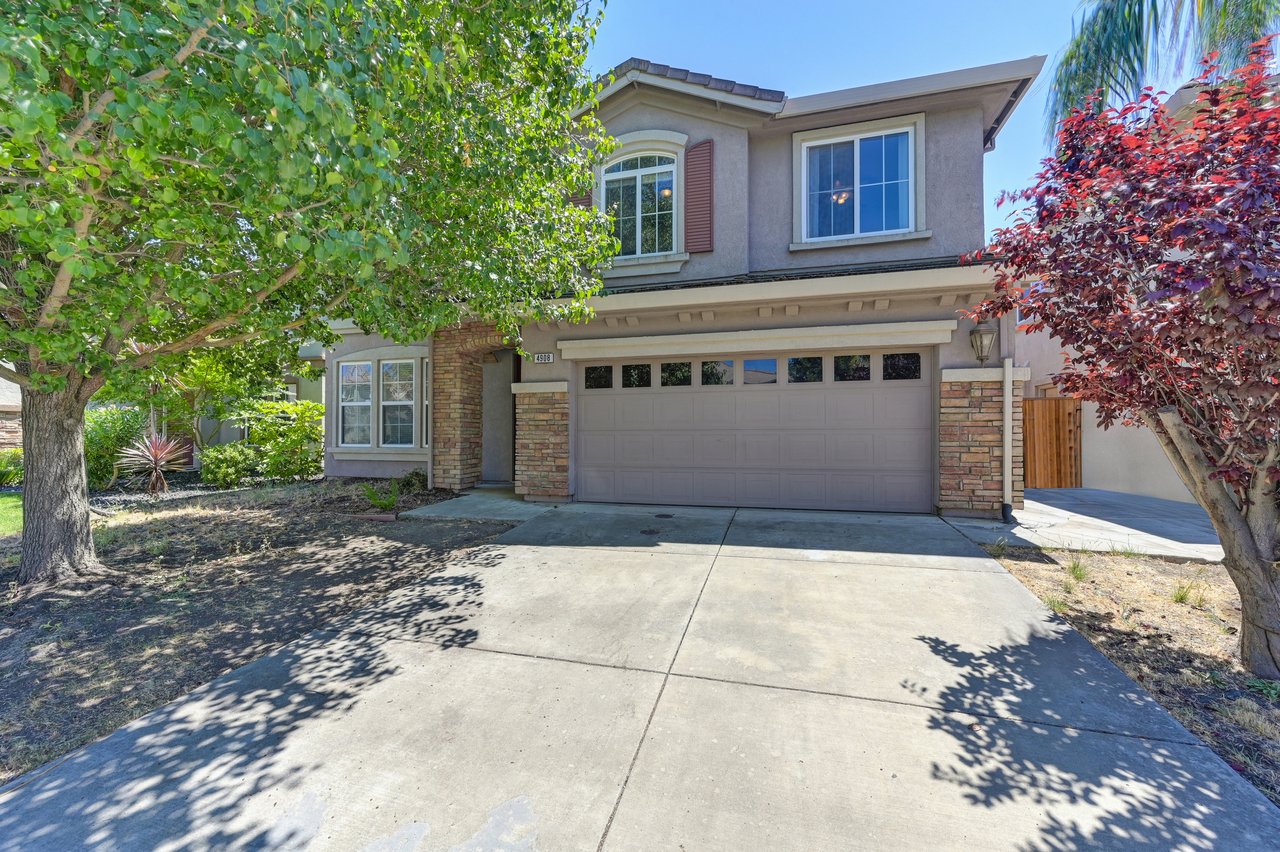 For Sale - Five Bedroom House in Elk Grove