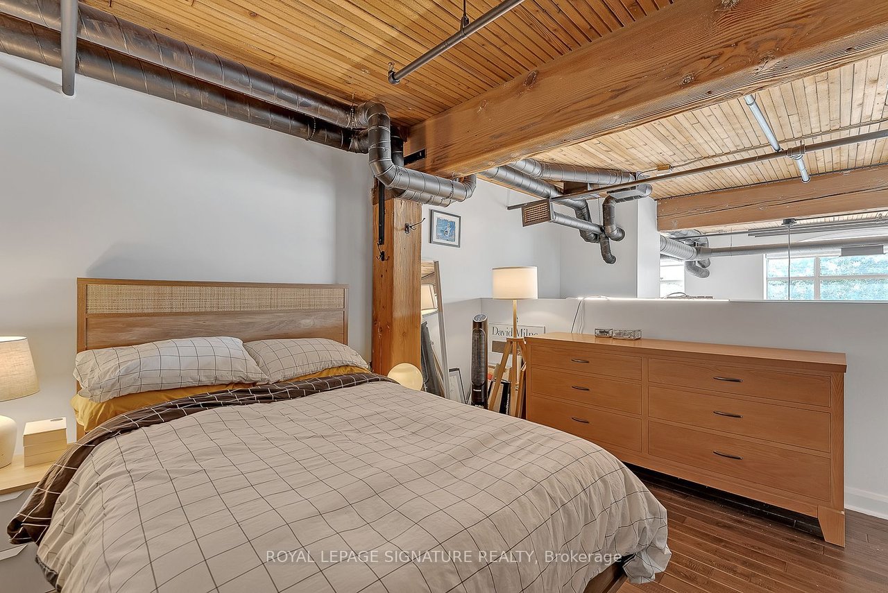 993 Queen St W 226