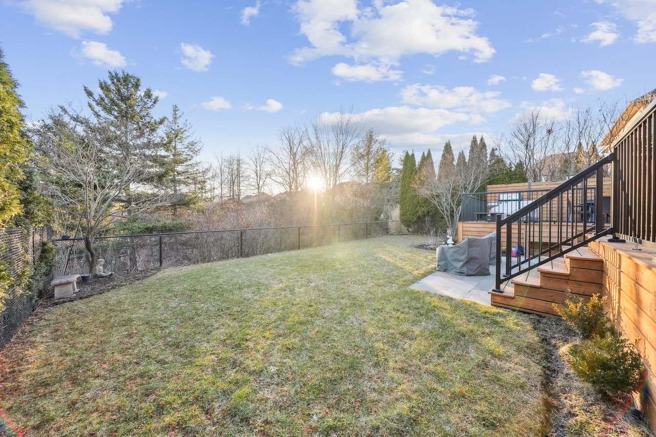 Beautiful Bungalow Backing on Ravine & Pond!