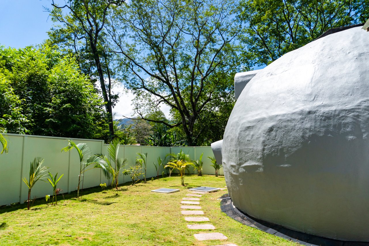 0.07 Acres – Unique 2 Bedroom Dome With Pool Walking Distance To The Beach!!!