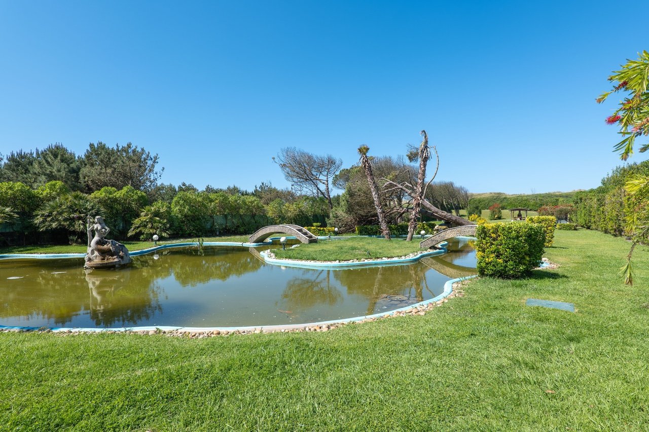 Secluded 5-Bedroom Villa with Pool and Sea Views on Expansive Dune-Side Plot – Apúlia e Fão