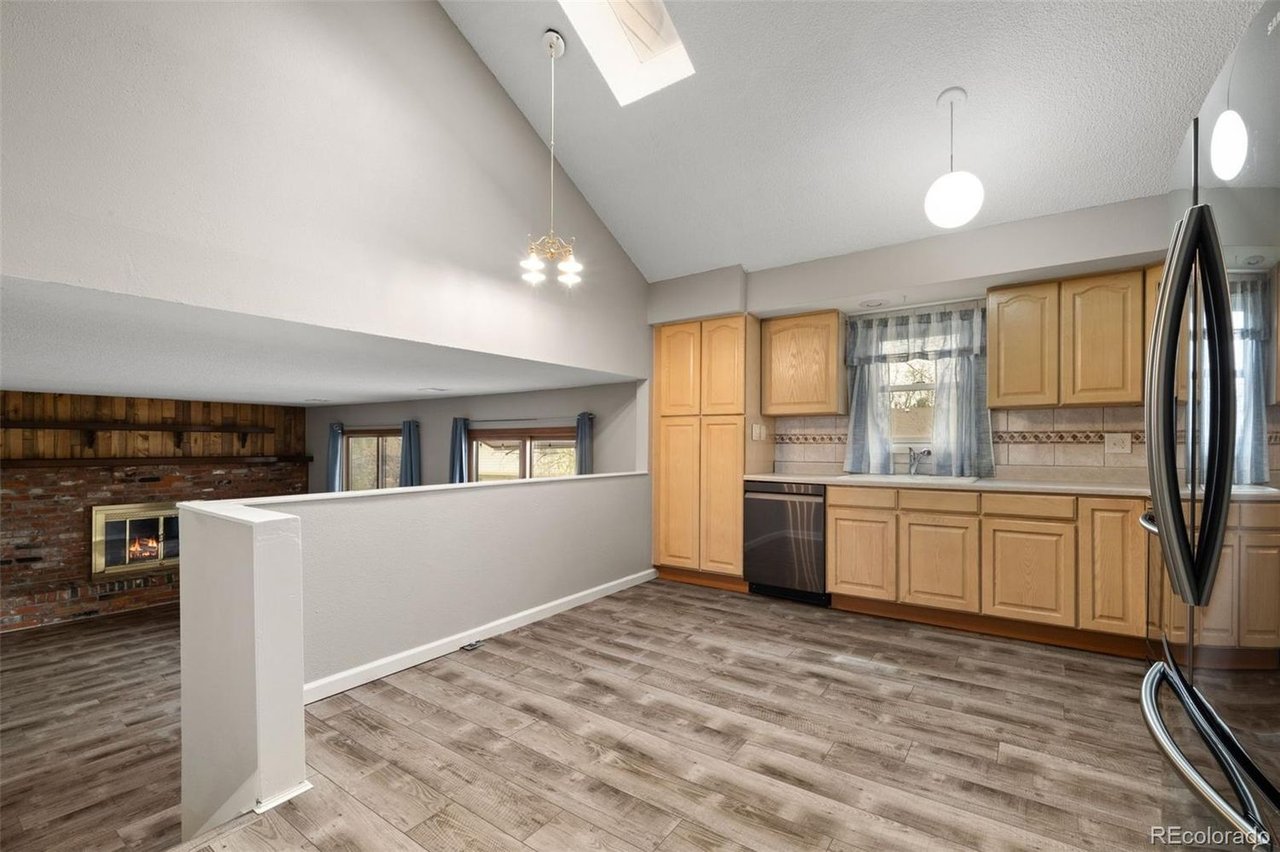9911 Perry Ct