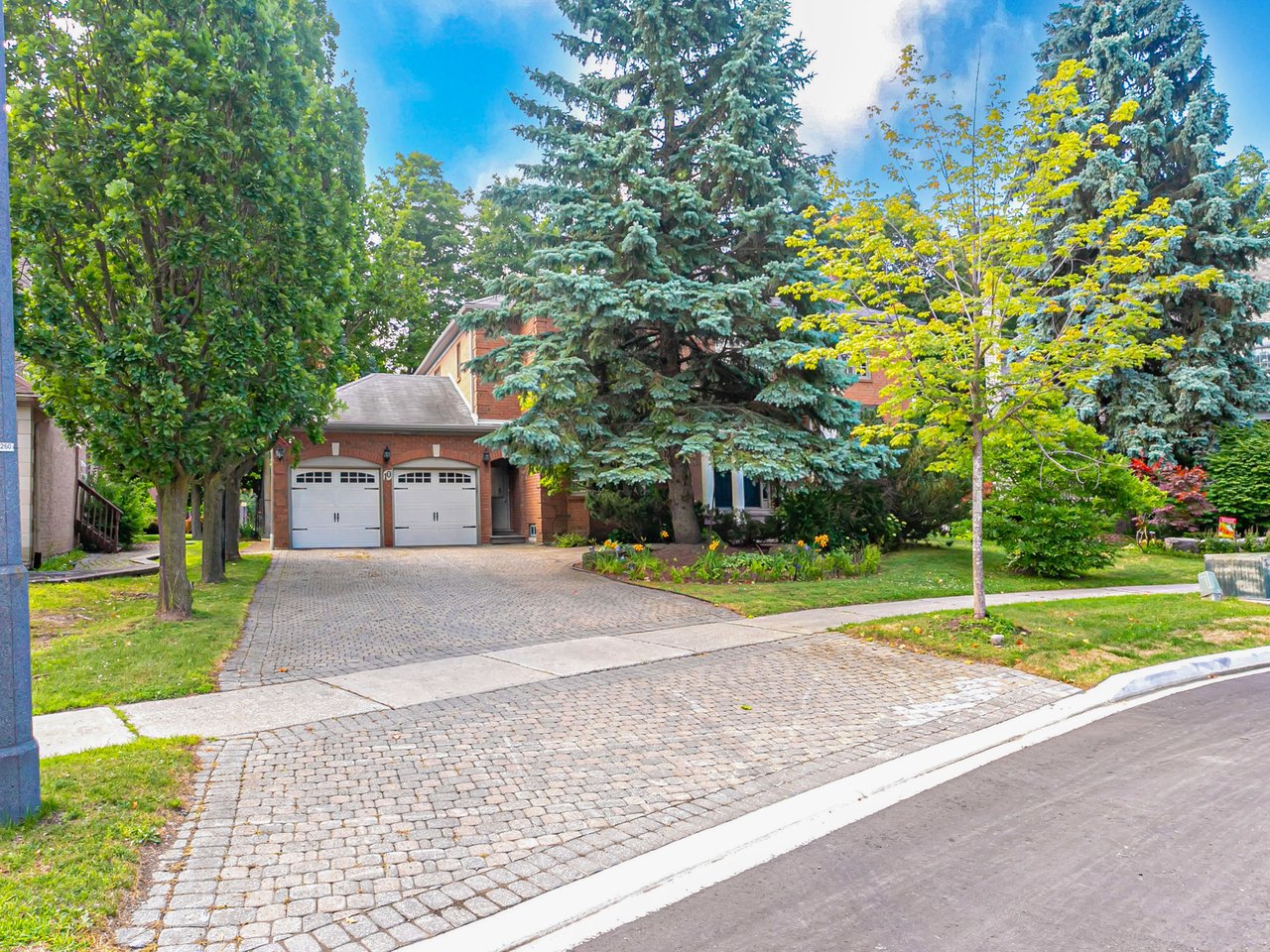 10 Edmund Crescent