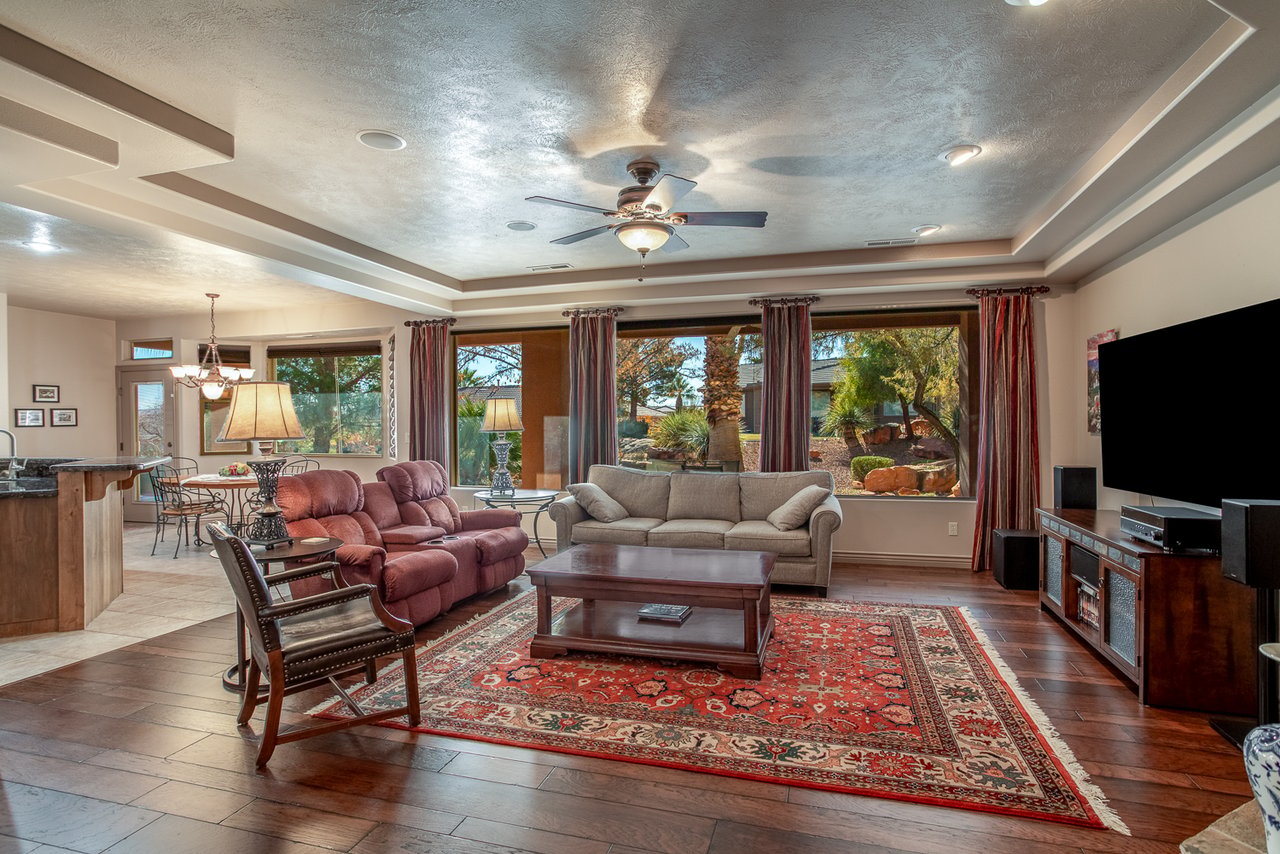 1319 W Red Butte Dr