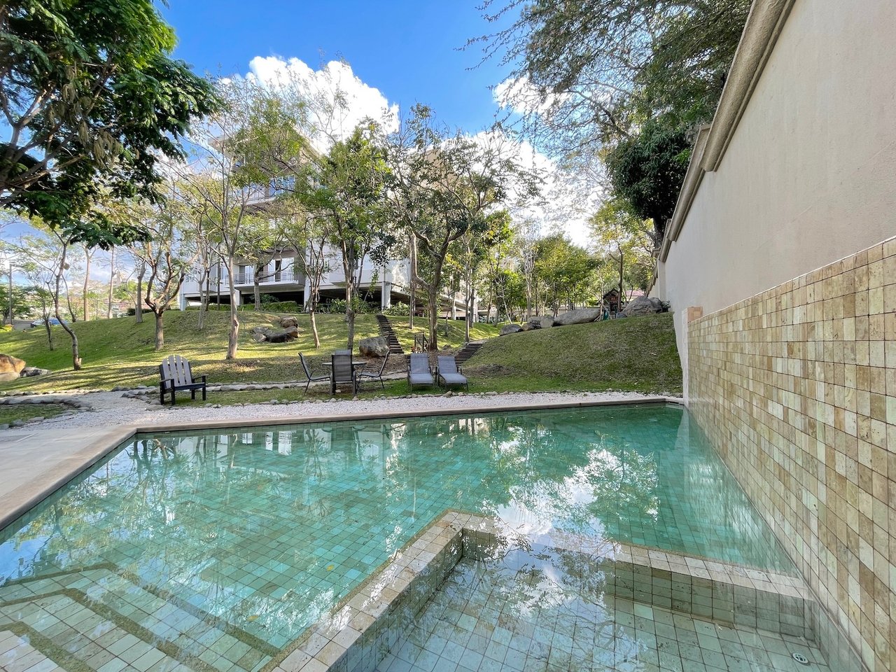 Contemporary High Ceiling Condo, Escazu, San Jose