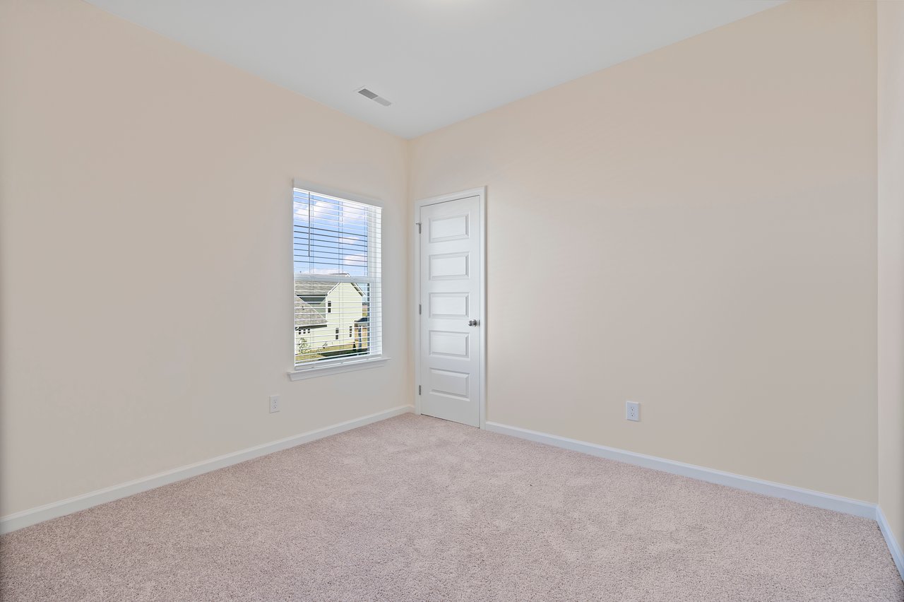 Modern 4-Bedroom Home with Scenic Mountain Views