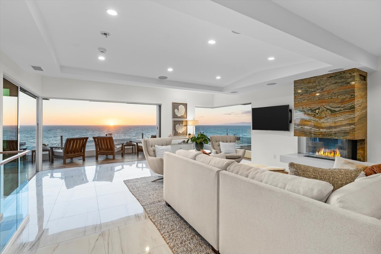  Steps from the Sand & Panoramic Views in Manhattan Beach