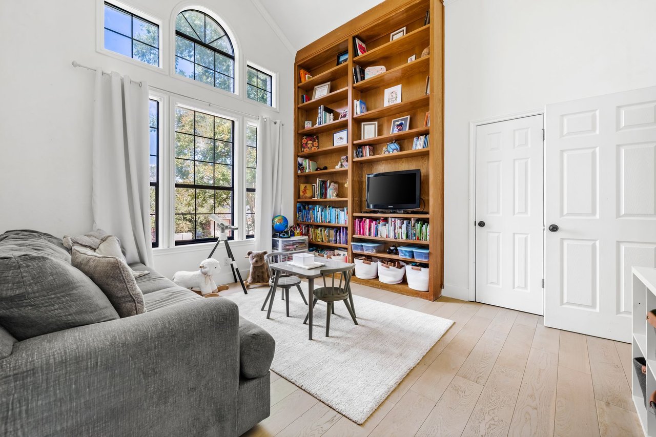 7302 Anaqua Dr