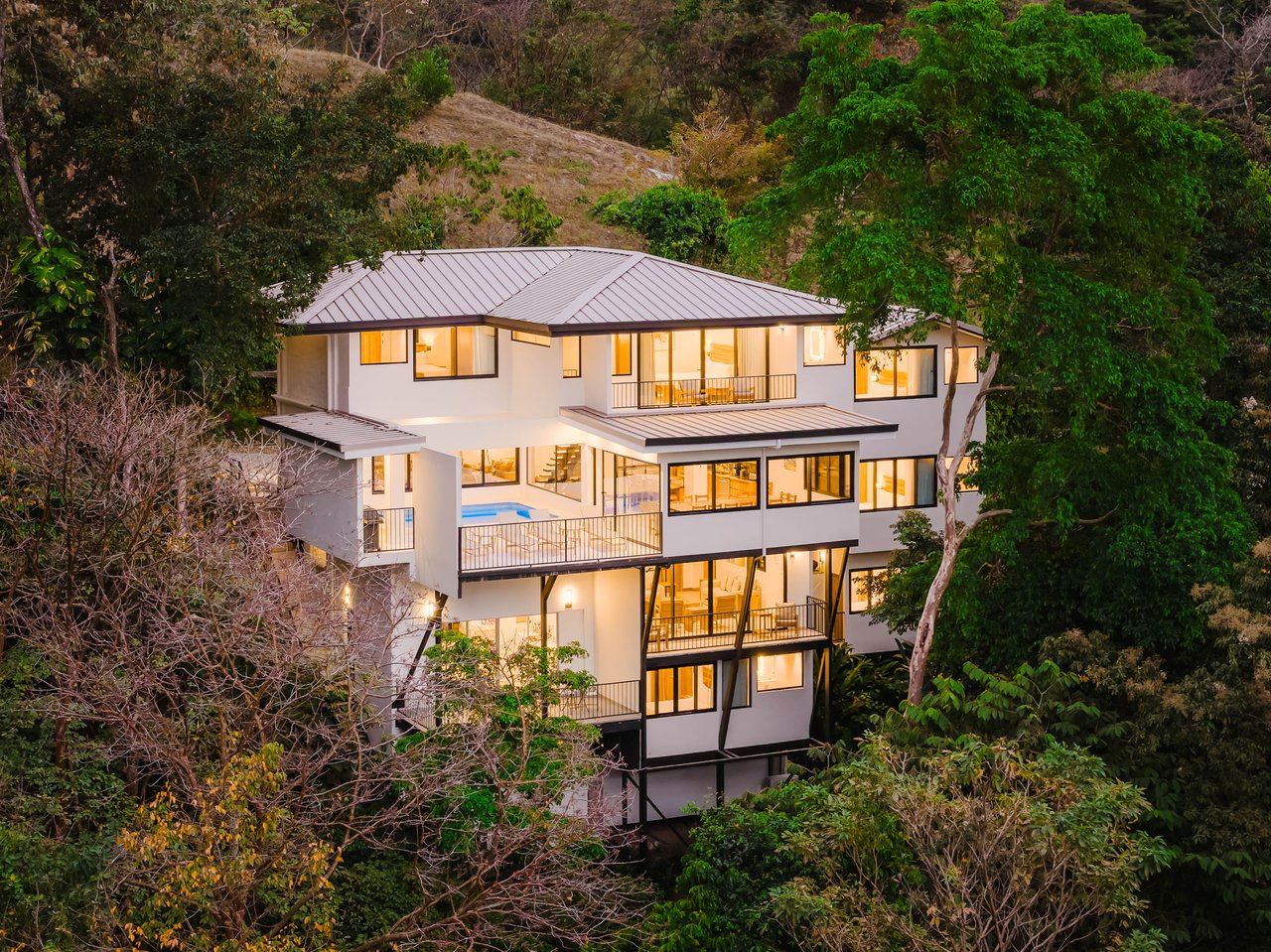 Ultra luxury 8 bedroom,8.5 bath ocean view home near Pez Vela marina