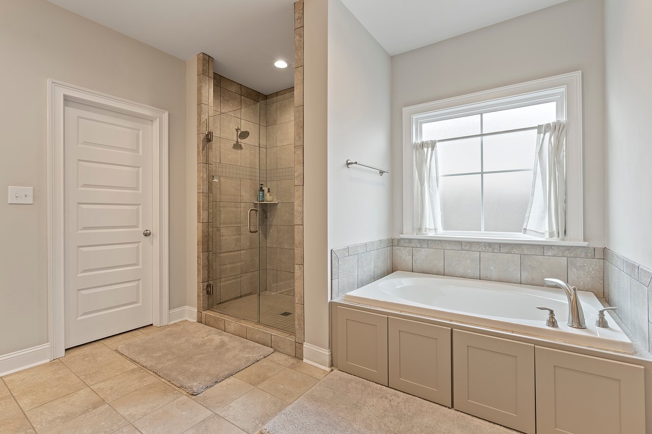 LARGE, GORGEOUS HOME - MADISON CITY SCHOOLS!