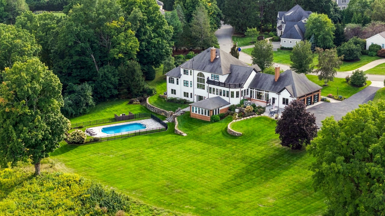 3 Wyndemere Drive