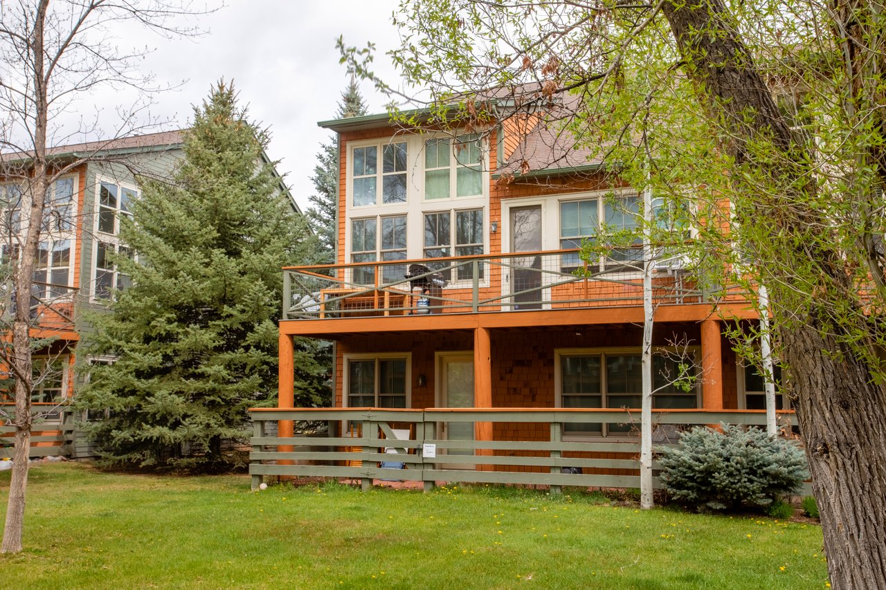 Bright & Stylish Willits Townhome with Modern Upgrades