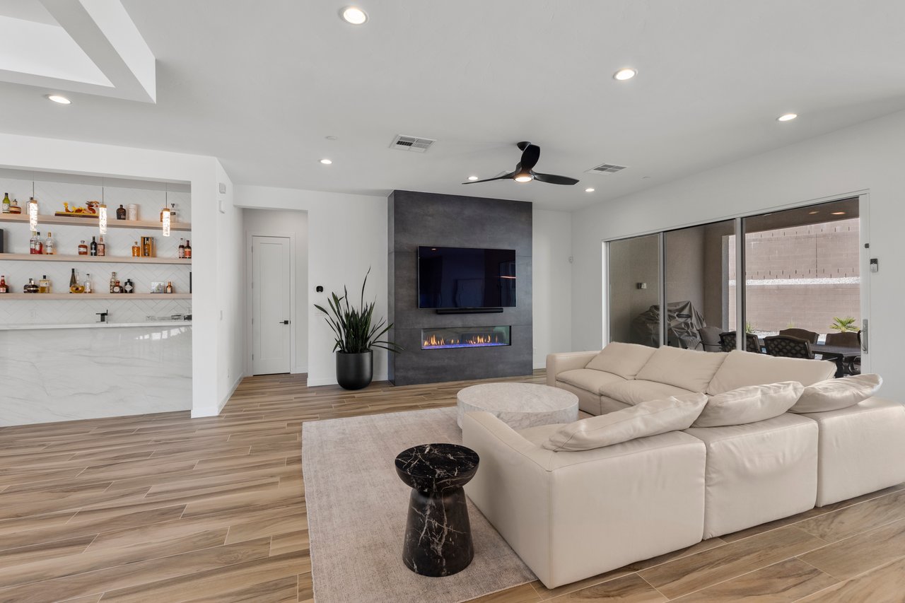 3371 Creek Bend Avenue