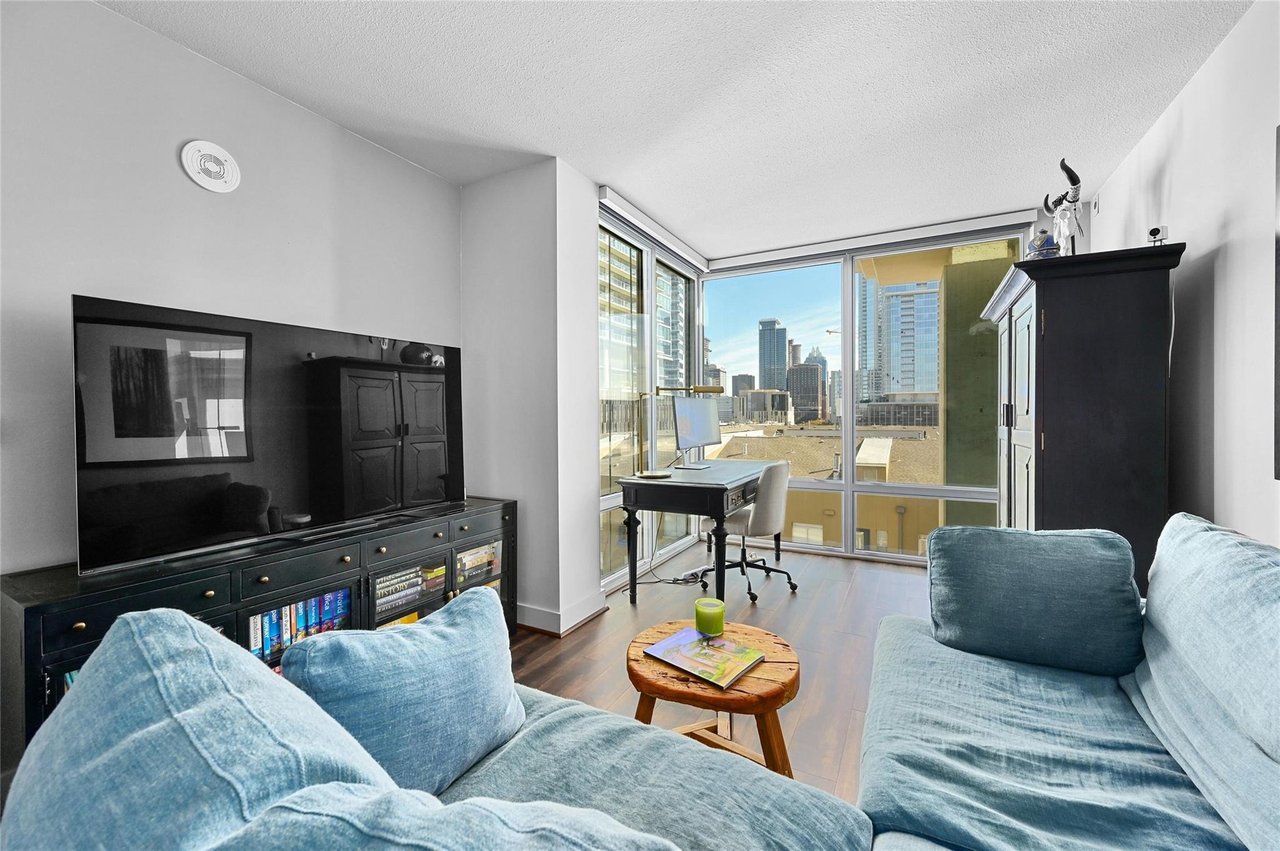 300 Bowie St APT 702