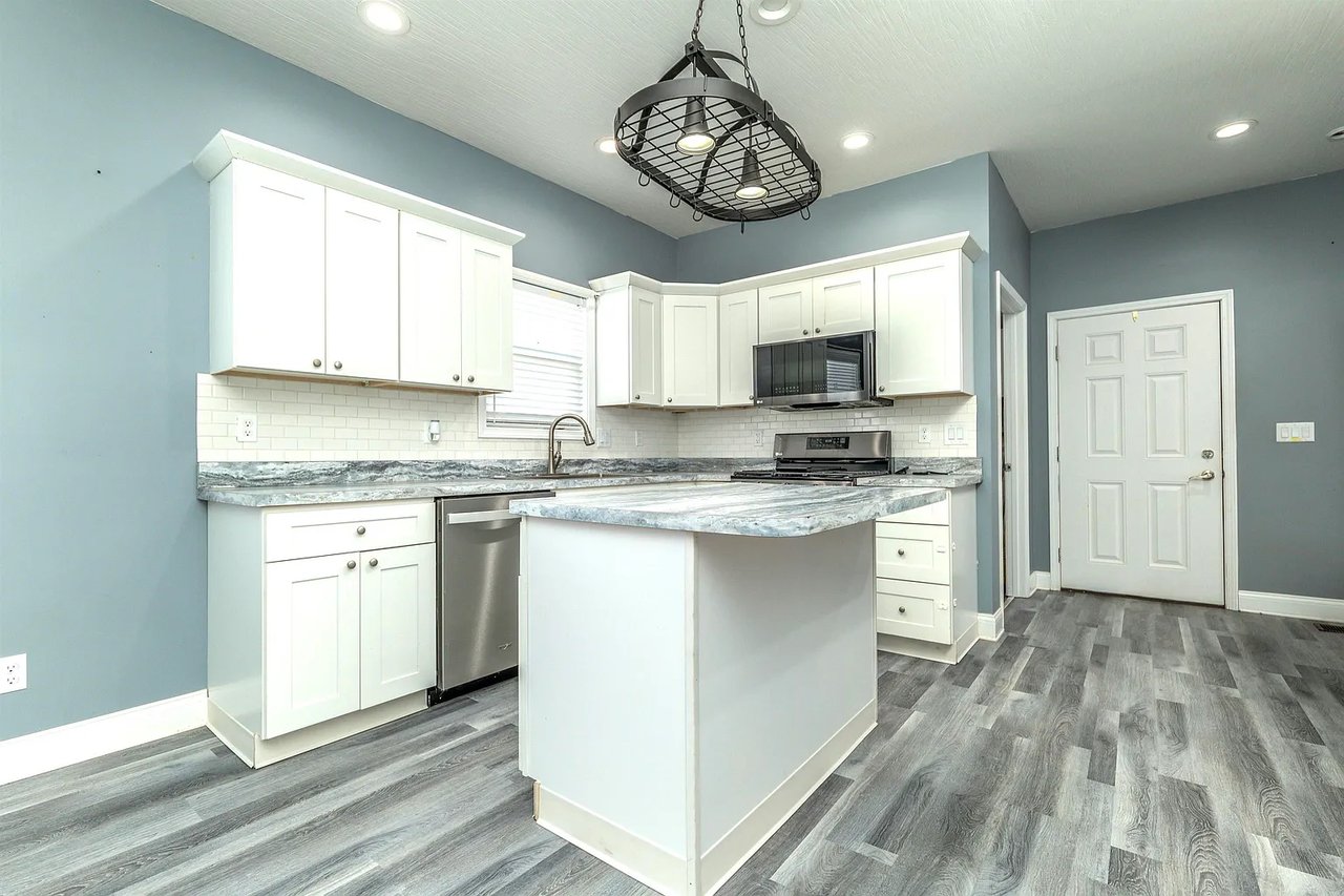 8 Bridgewood Dr