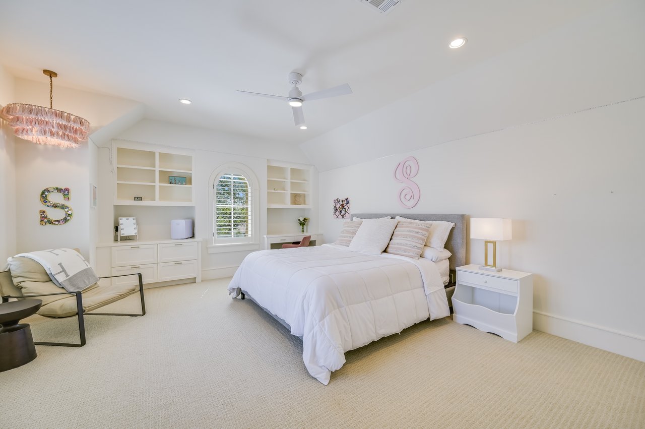 4907 Rollingwood Drive
