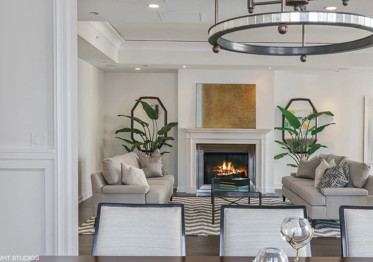 11 E Walton St APT 3201