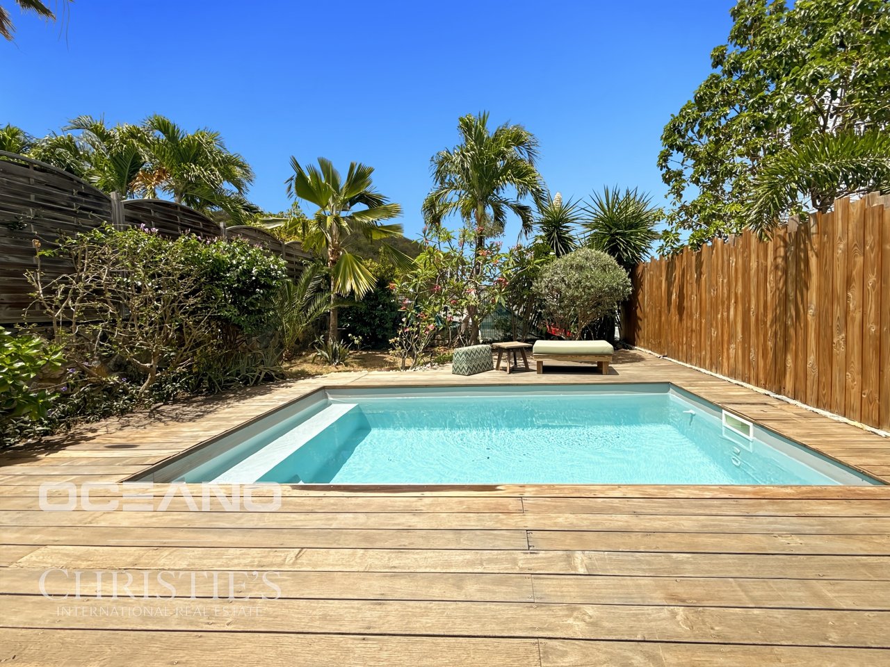 EXCLUSIVE - 2 bedrooms Townhouse with a pool