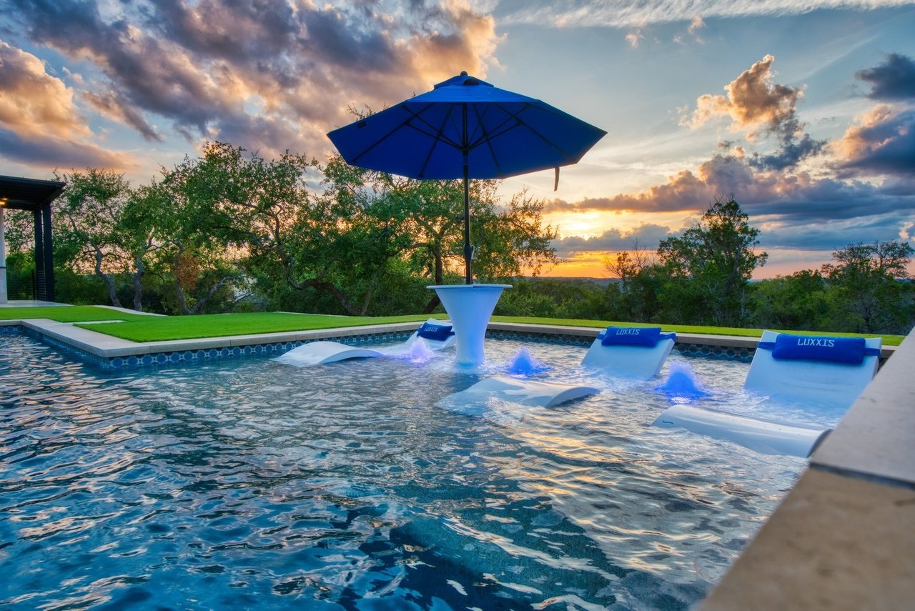 Luxxis Design 1104 Summit