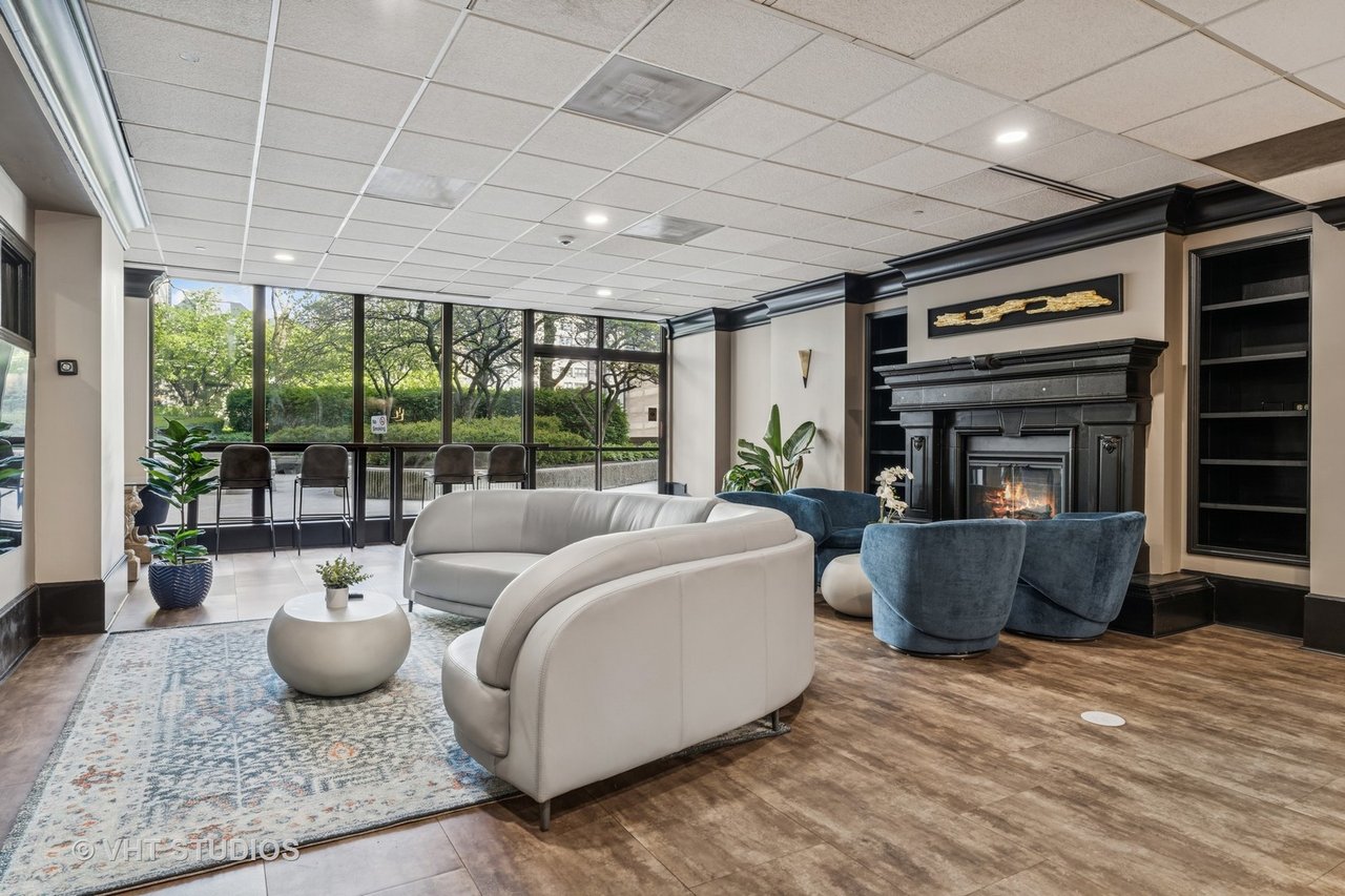 10 E Ontario party room picture