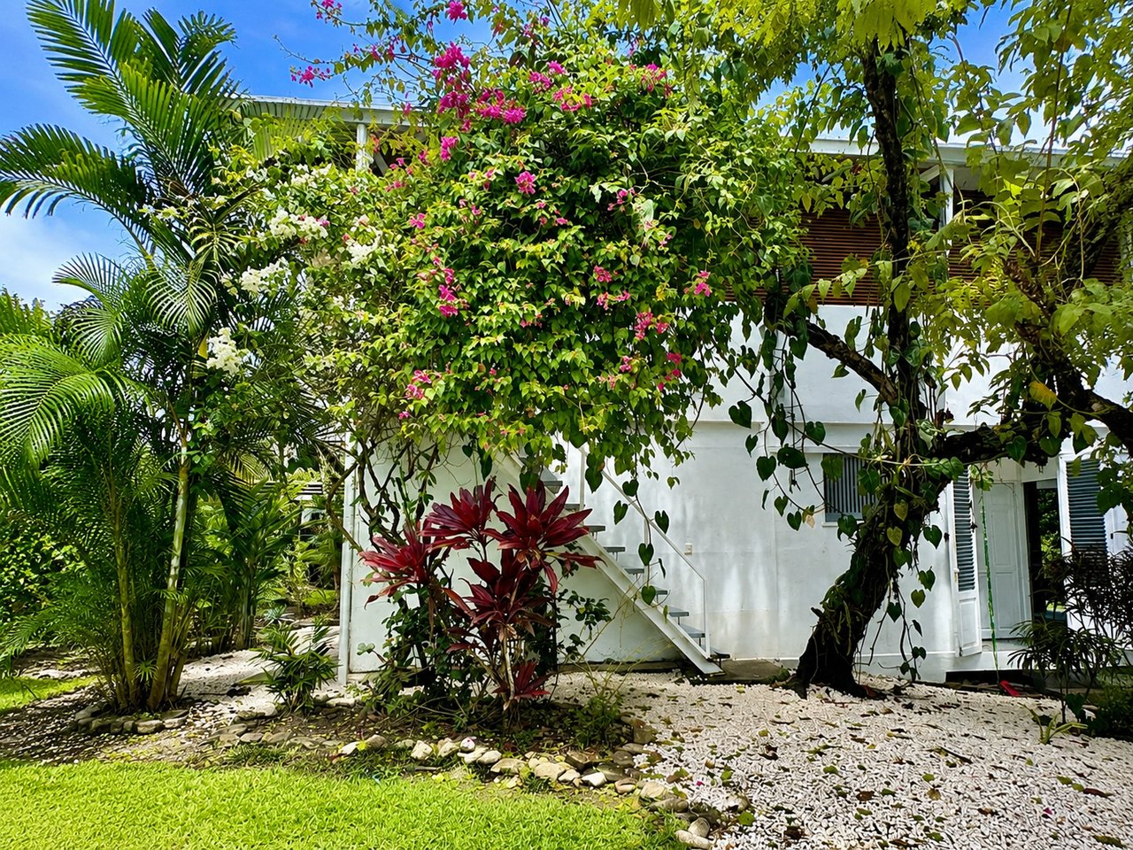Santiago Garden House – Tropical Retreat with Pool, Views & Expansion Potential