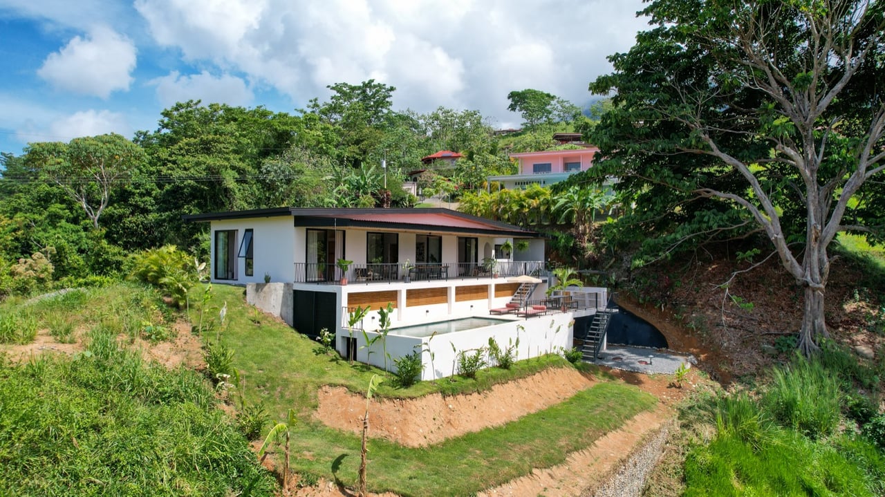 New Modern Ojochal Home with Pool, Office & Mountain Views 24/7 Security