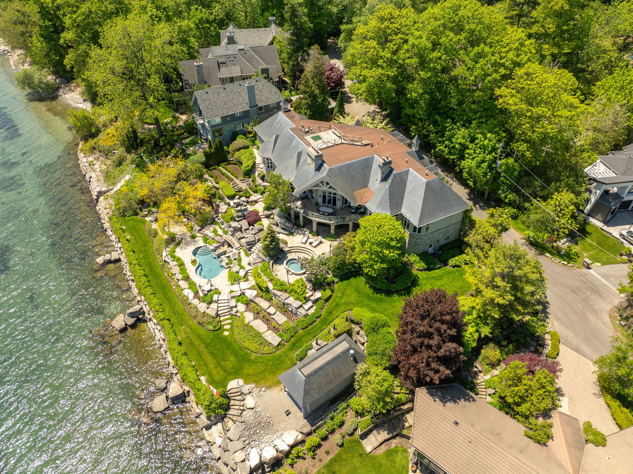 872 Whittier Cres