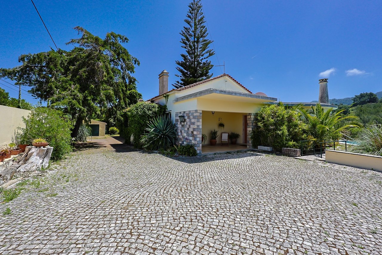 Exclusive Family Villa with Expansive Gardens Near Sintra’s UNESCO Heritage Centre