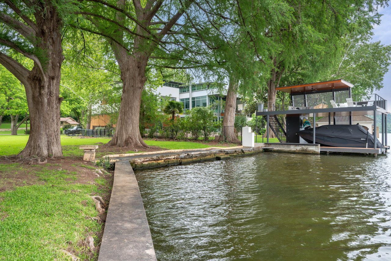 3200 Rivercrest Drive