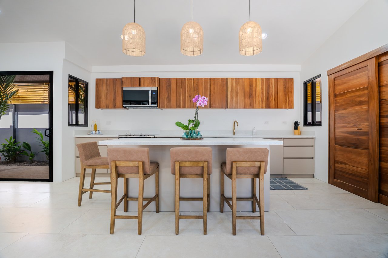 LOCATION,LOCATION, LOCATION – 3-BEDROOM VILLA STEPS FROM THE BEACH