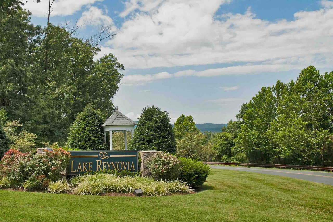 Lake Reynovia