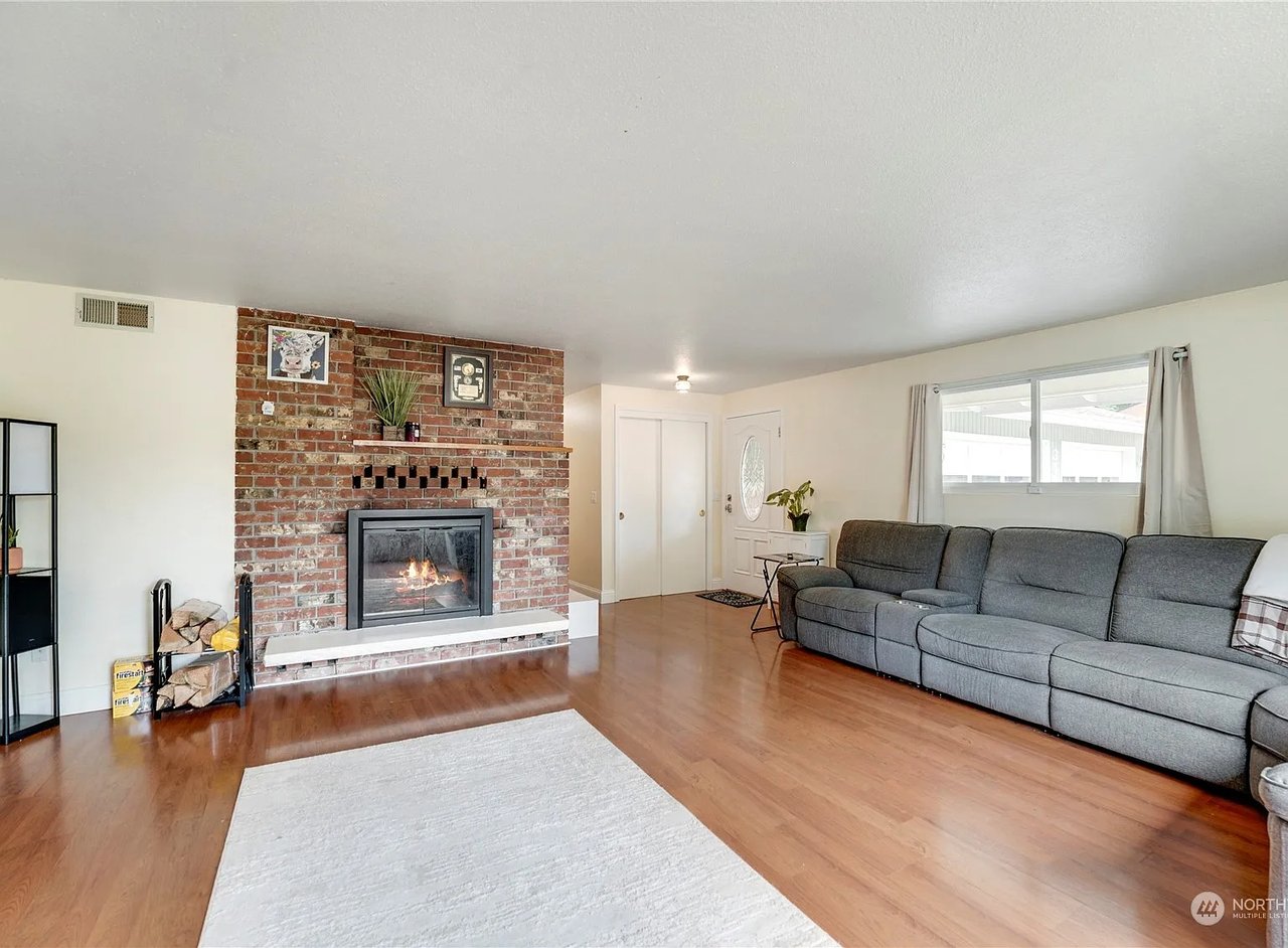 351 Choker Street SE