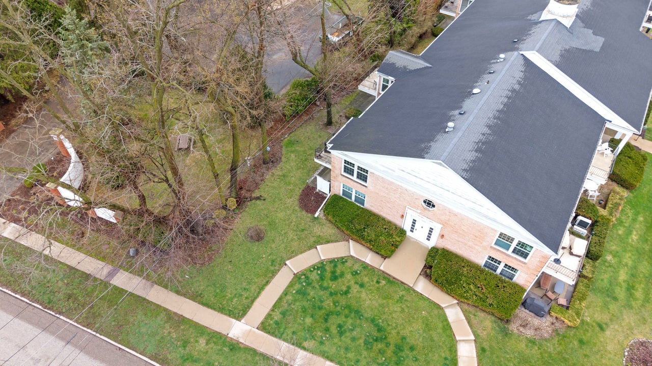 1305 W. Main St. Unit 202 Lake Geneva, WI 53147