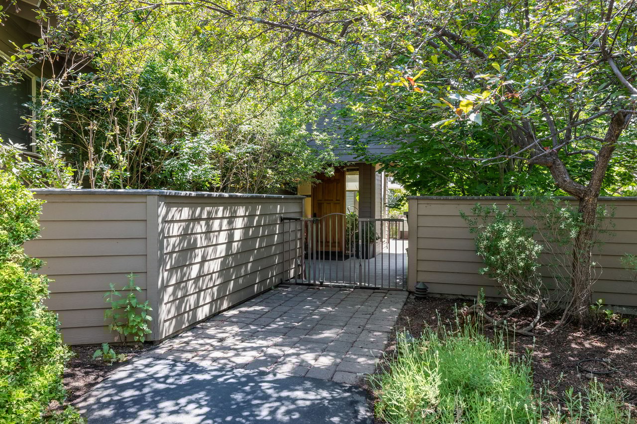 2582 NW 1st Street