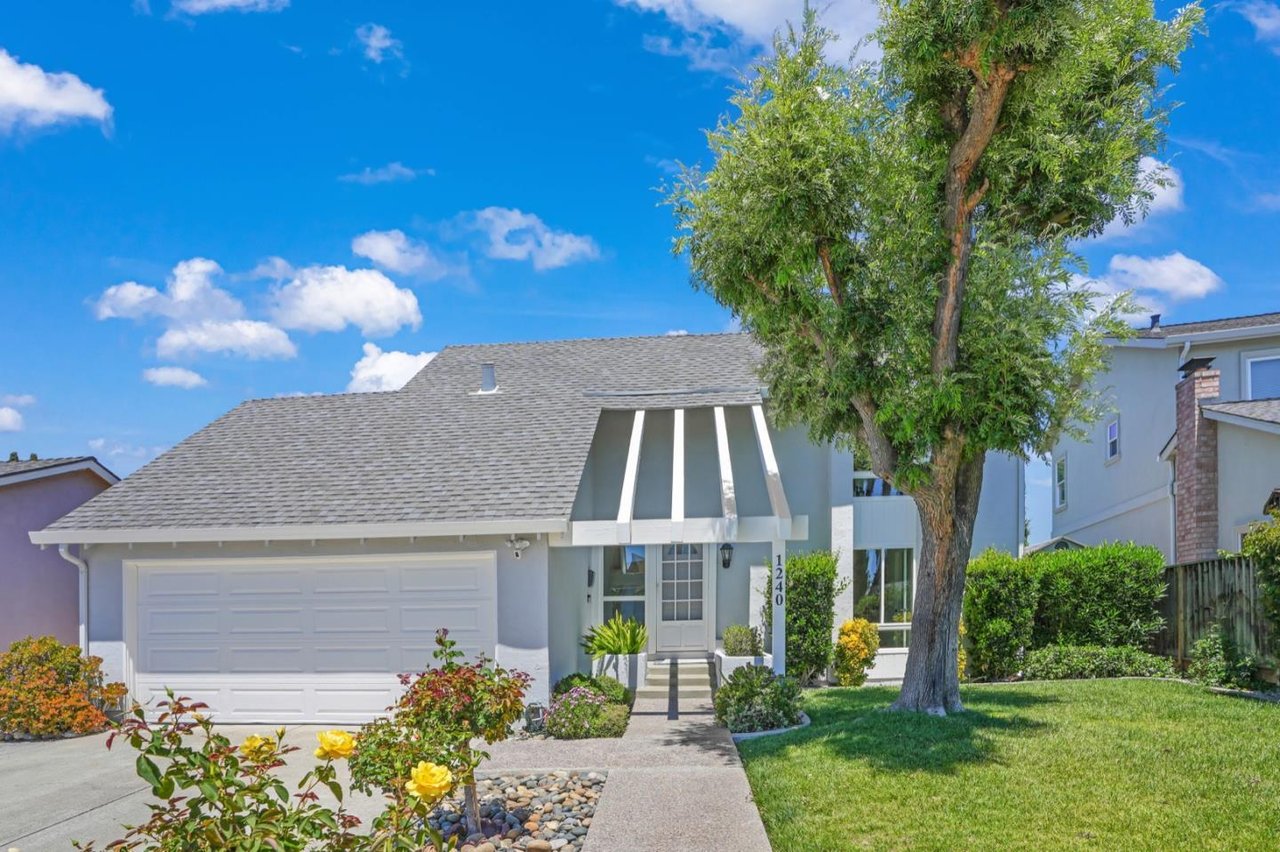 1240 Pembroke Dr
