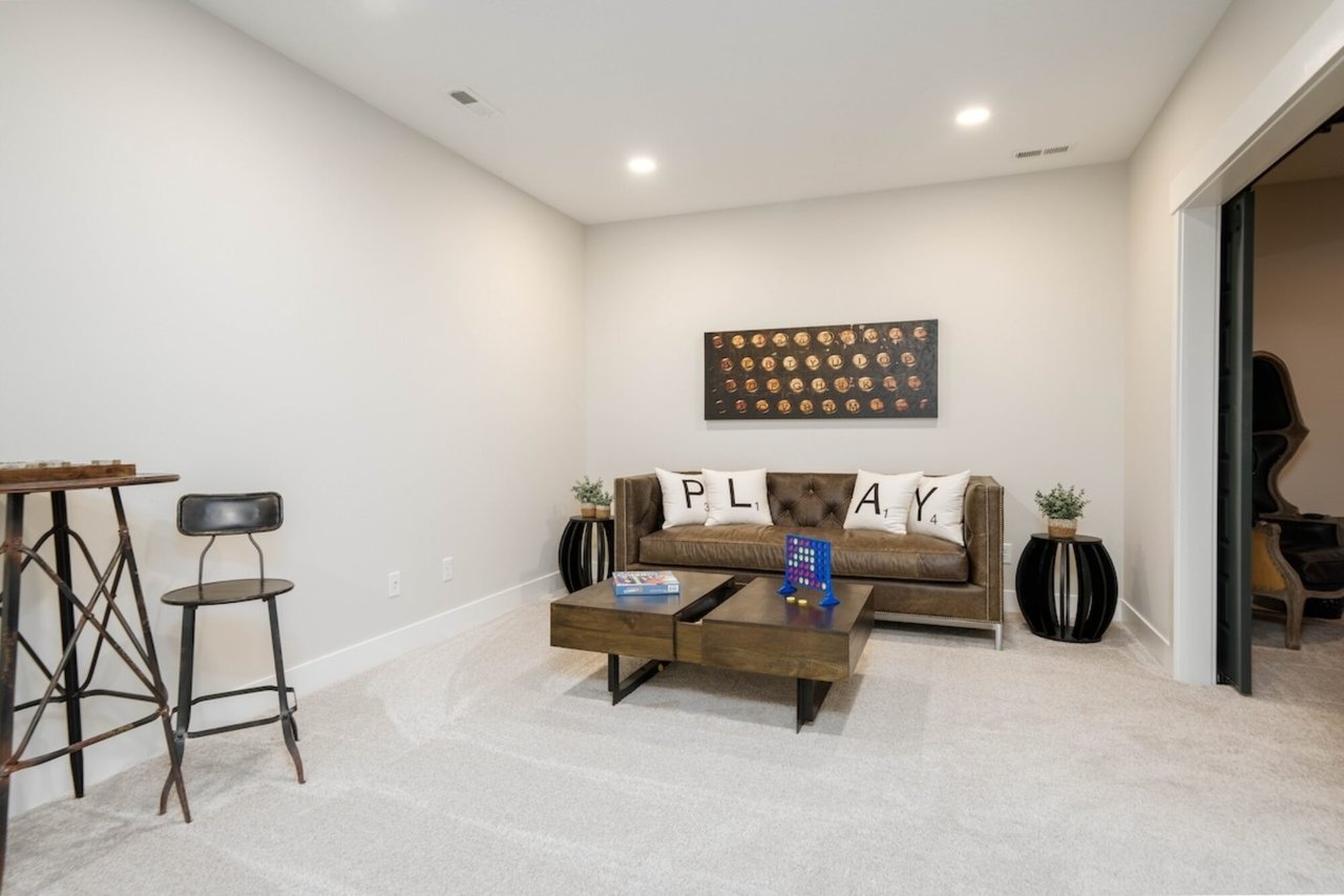 137 W Basalt Dr