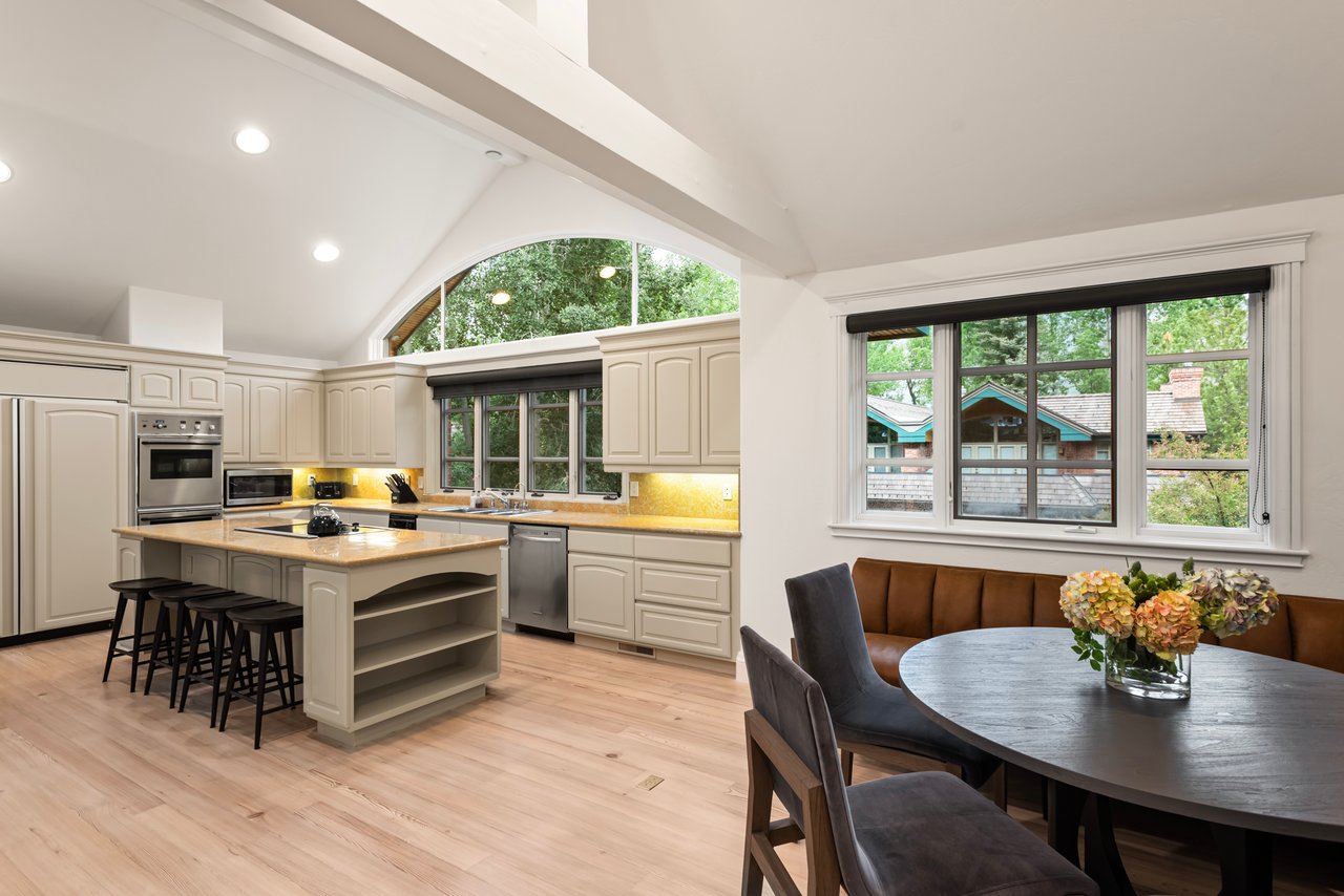 Beautiful Mountain Contemporary Townhome in Aspen Central Core