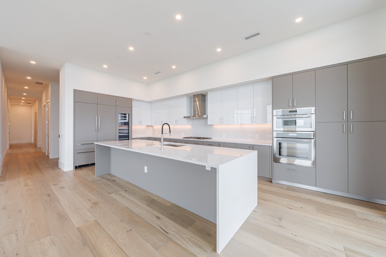 2425 Peachtree Road Unit 1806