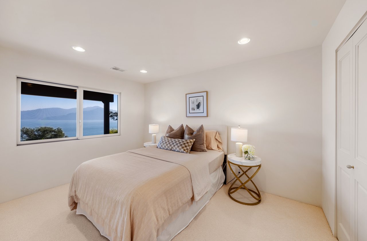 Picturesque Bay Views on Belvedere Island