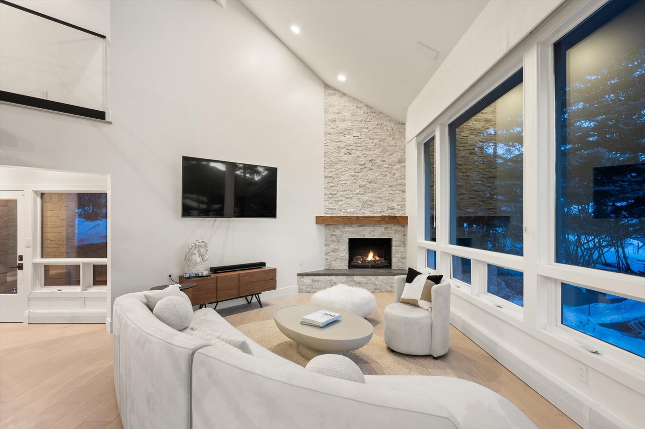 Designer Living with Unmatched Mountain Views