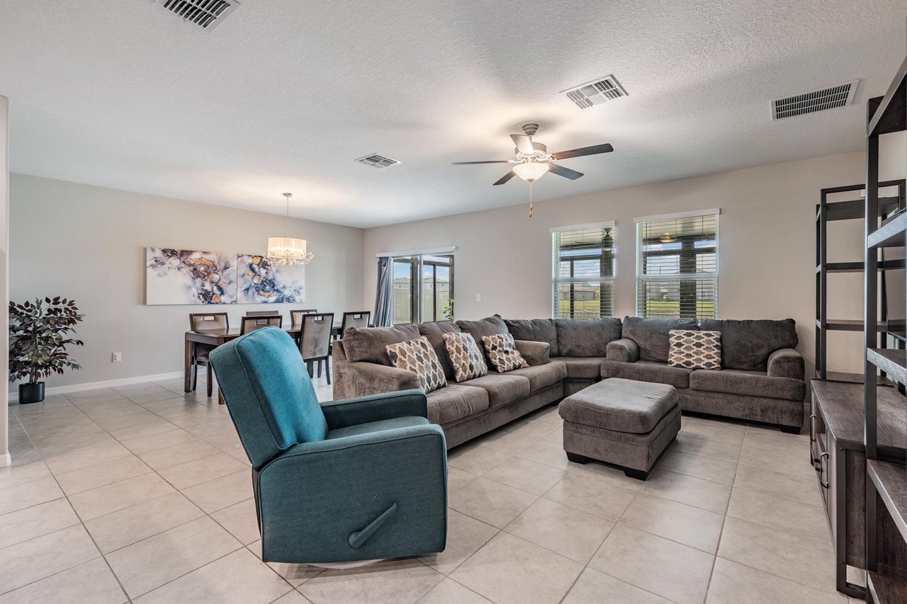 Solar-Powered Dream Home in Epperson Lagoon – 6 Beds + Florida Room!