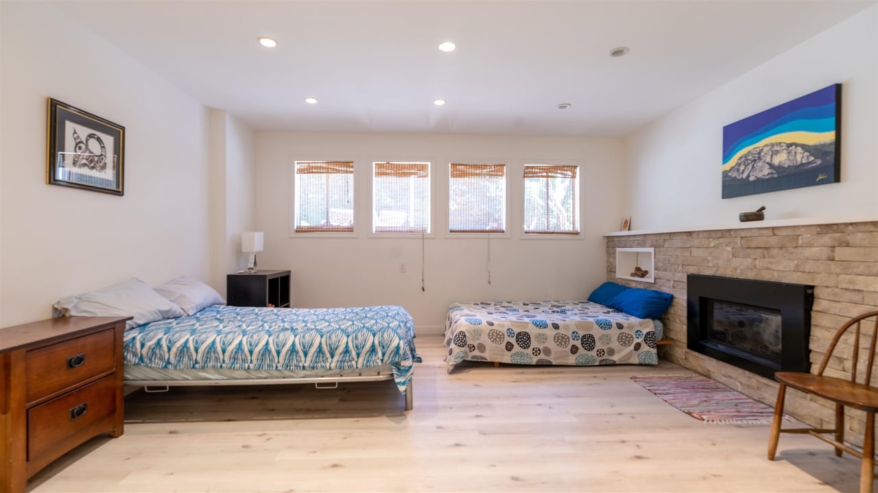 1124 Plateau Cres