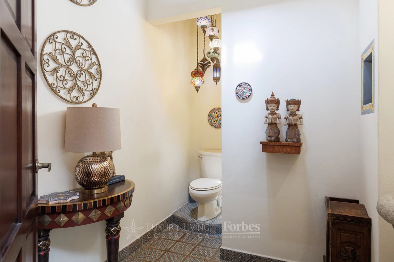 20875 - Villa Plumeria: Atenas, 3.8 Ha with Pool, Coffee Plantation & Views