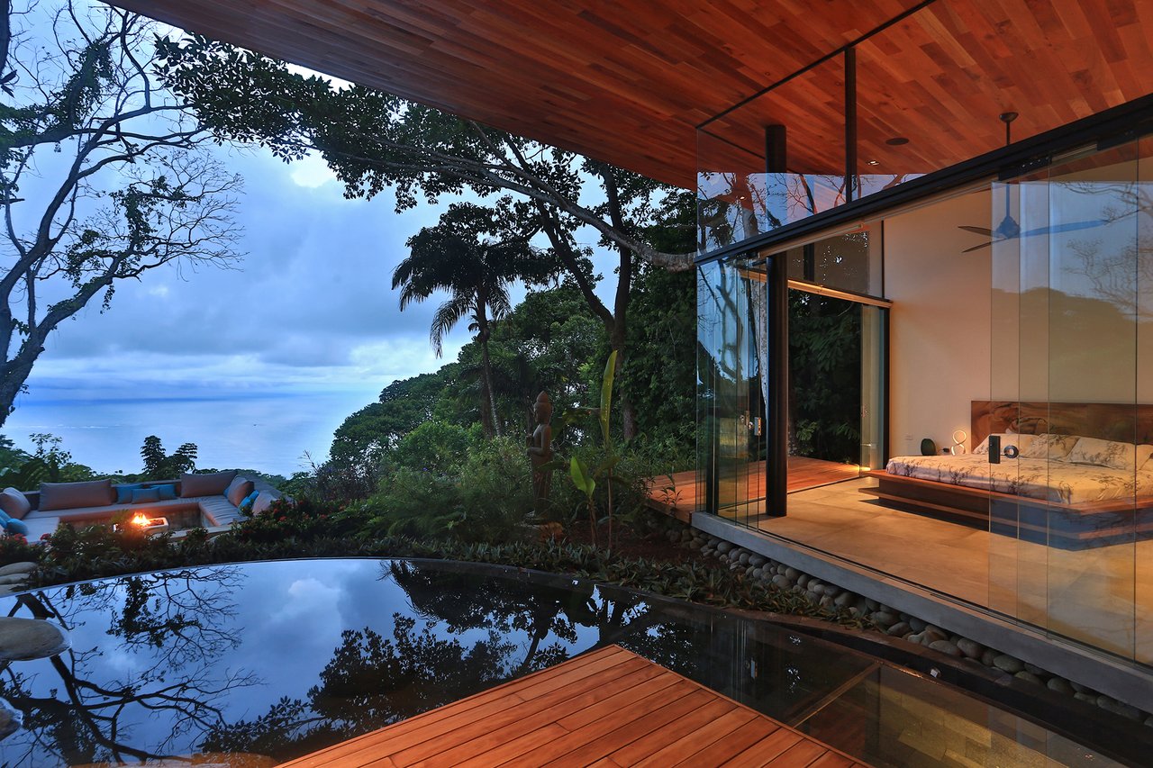 Casa Sanctuary ·  Luxury Jungle Villa · Whale Tail View