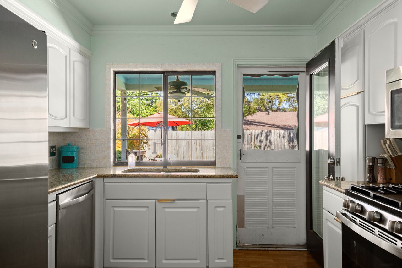 Bloom & Float Getaway 🌸 | Pool Home 5mi to SoCo