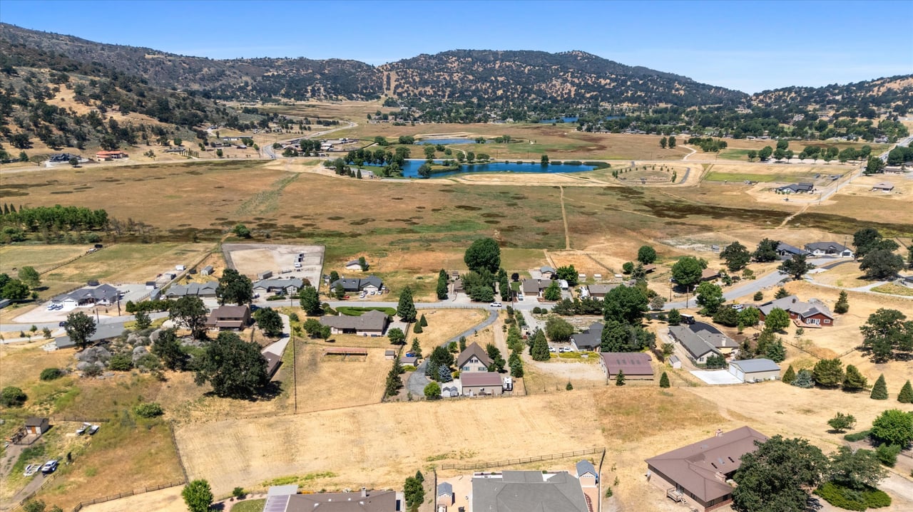23740 Lakeview Drive