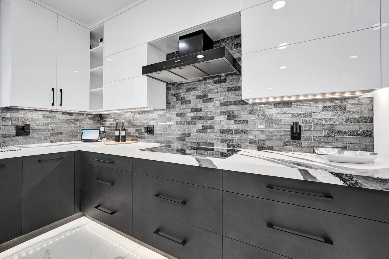 949 Crestview Cir