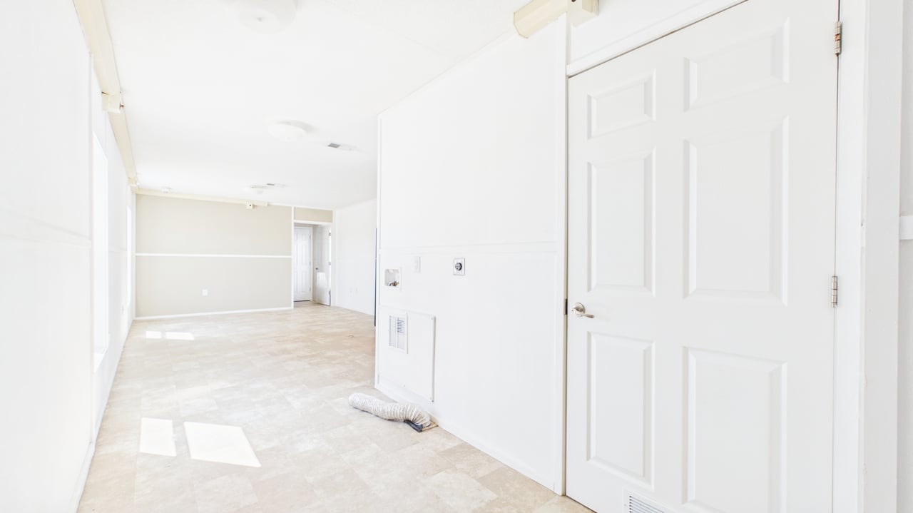 122 W C St